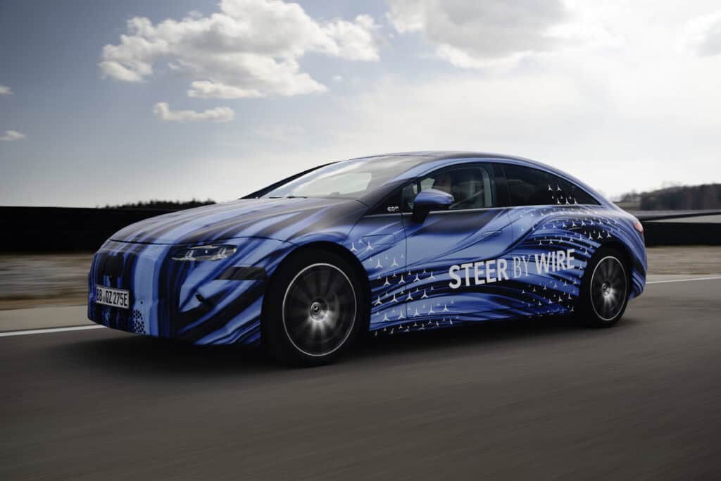 direction électrique, Mercedes, Mondial de l'Auto, véhicule piste d'essai