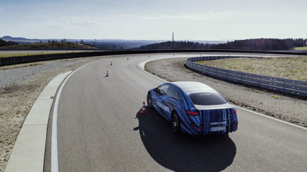 direction électrique, Mercedes, Mondial de l'Auto, véhicule piste d'essai