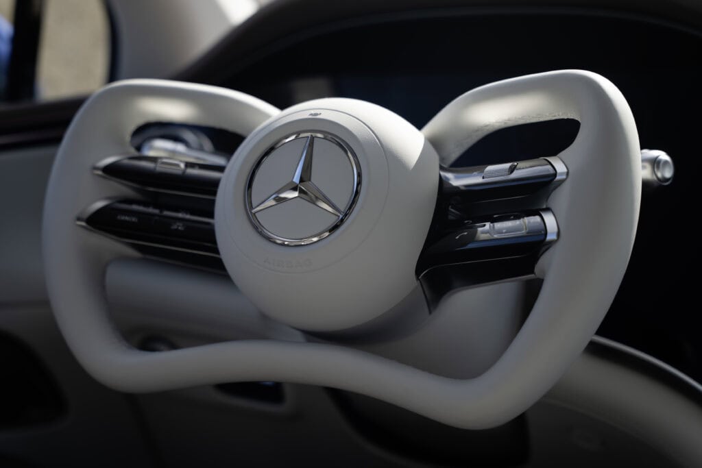 direction électrique, Mercedes, Mondial de l'Auto, zoom volant plat