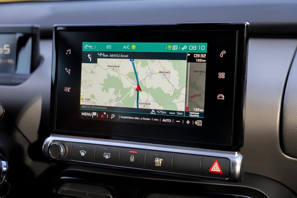 traceur GPS, 2025, Mondial de l'Auto, vue navigation écran central tactile