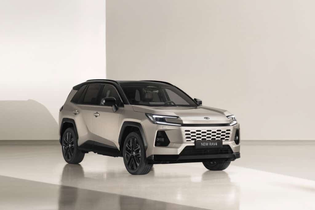 Toyota RAV4 2026 dans sa carrosserie grise.