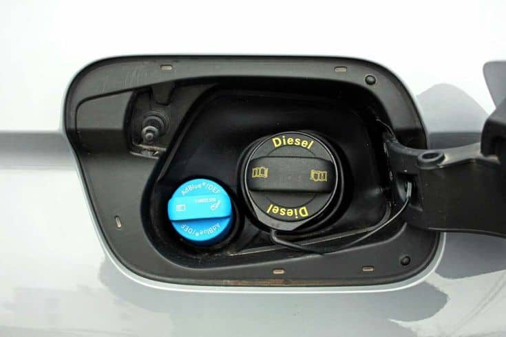 Photo d'un réservoir d'une voiture diesel équipée du système Adblue