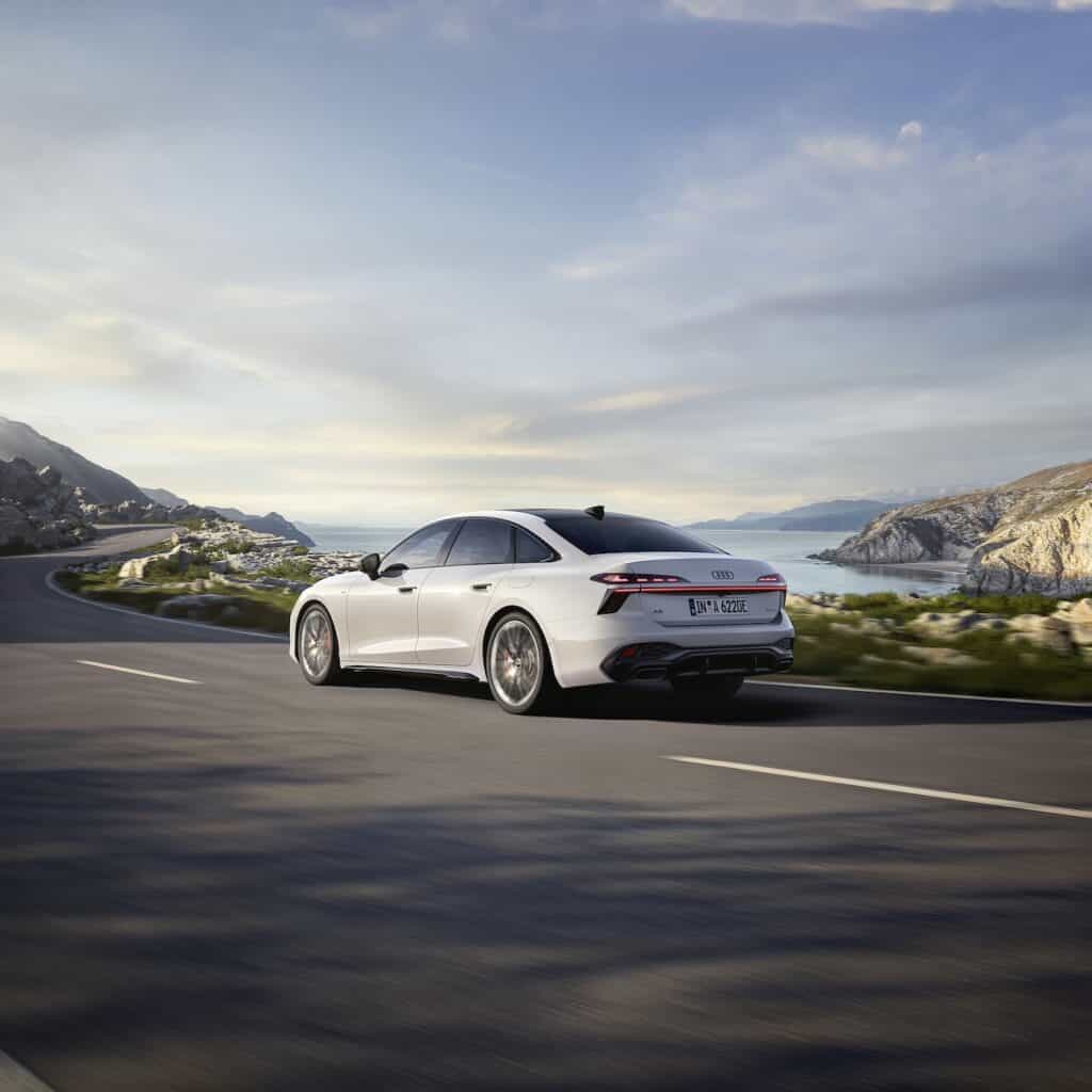berline e-hybrid sur la route