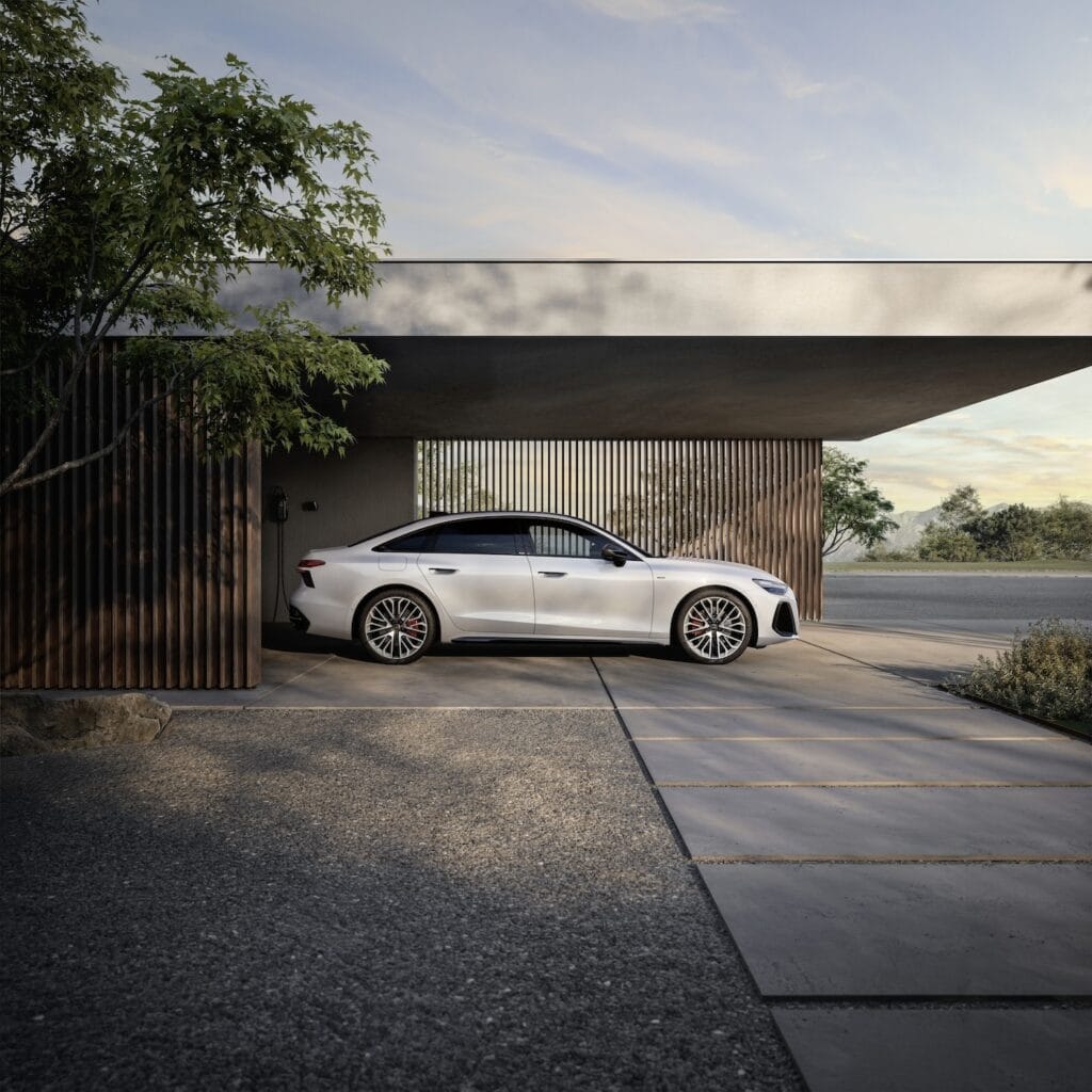 photo de la berline hybride vue de coté - mondial de l'auto 2026