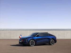 photo de la DS N°8 Présidentielle vue de 3/4 face avant numéro 8 - mondial de l auto 2026
