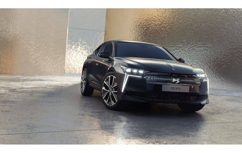 Nouvelle DS Numéro 4 avec calandre noire
