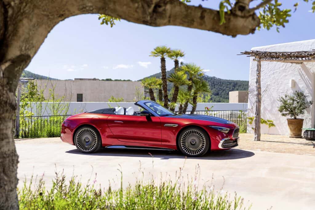 Mercedes-Benz SL 680 Monogram Series rouge grenat de profil