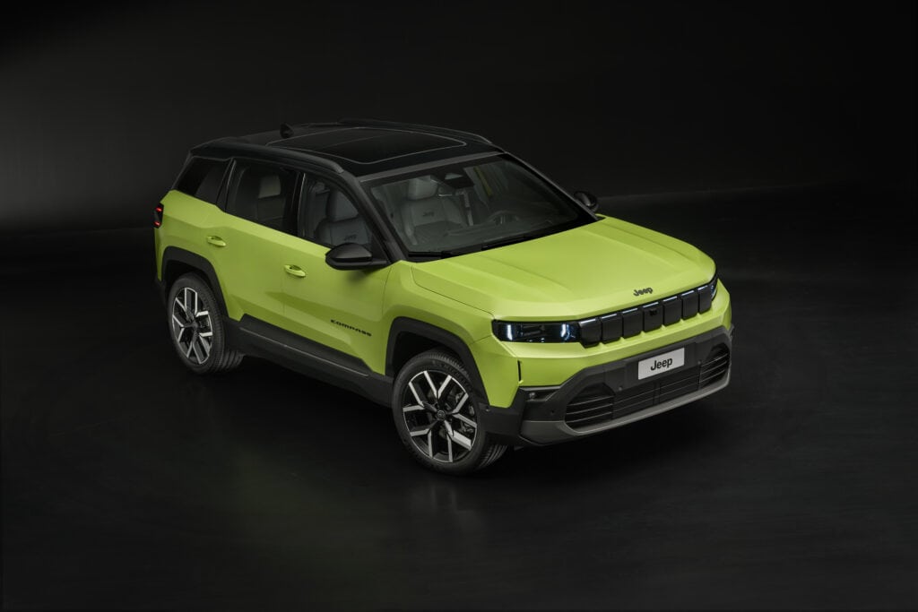 photo de la jeep compass 2025 first edition - vue de face avant - mondial de l'auto 2026