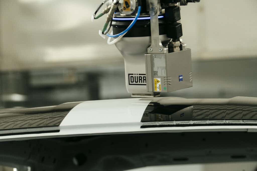 R4 e-tech electric - nouveautés 2025 usine de maubeuge - peinture renault biton - jetprint paint mondial de l'auto 2026