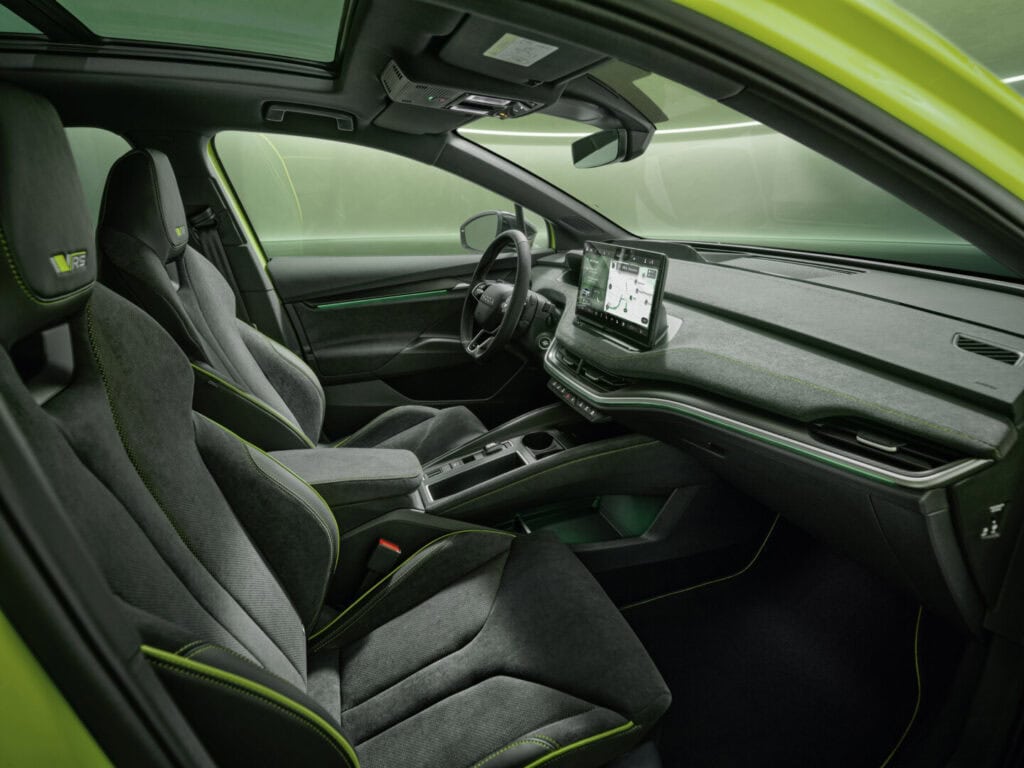skoda enyaq RS lounge - skoda 2025 - mondial de l auto 2026 - interieur de la voiture