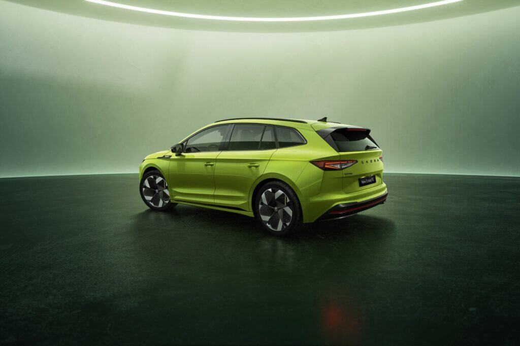 photo de la skoda enyaq RS - plan statique vue de 3/4 face arrière - mondial de l auto 2026
