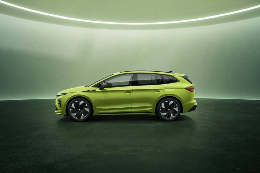 plan statique de la voiture - vue de coté - skoda enyaq RS - mondial de l auto 2026