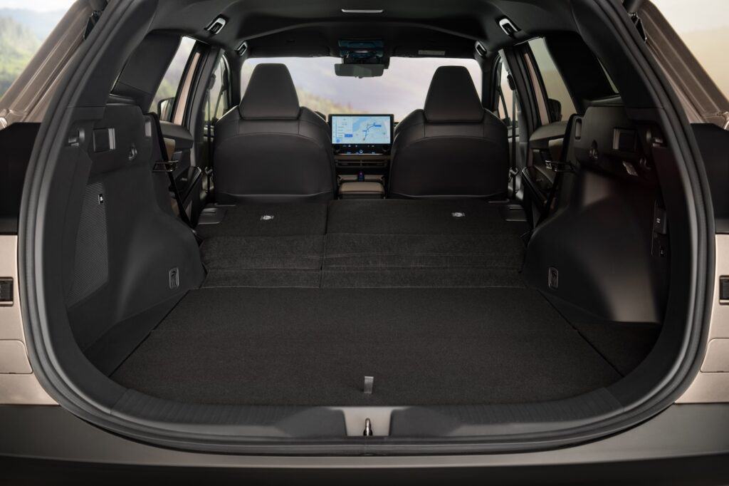 photo interieur du coffre - nouveauté toyota 2025 - mondial de l auto 2026