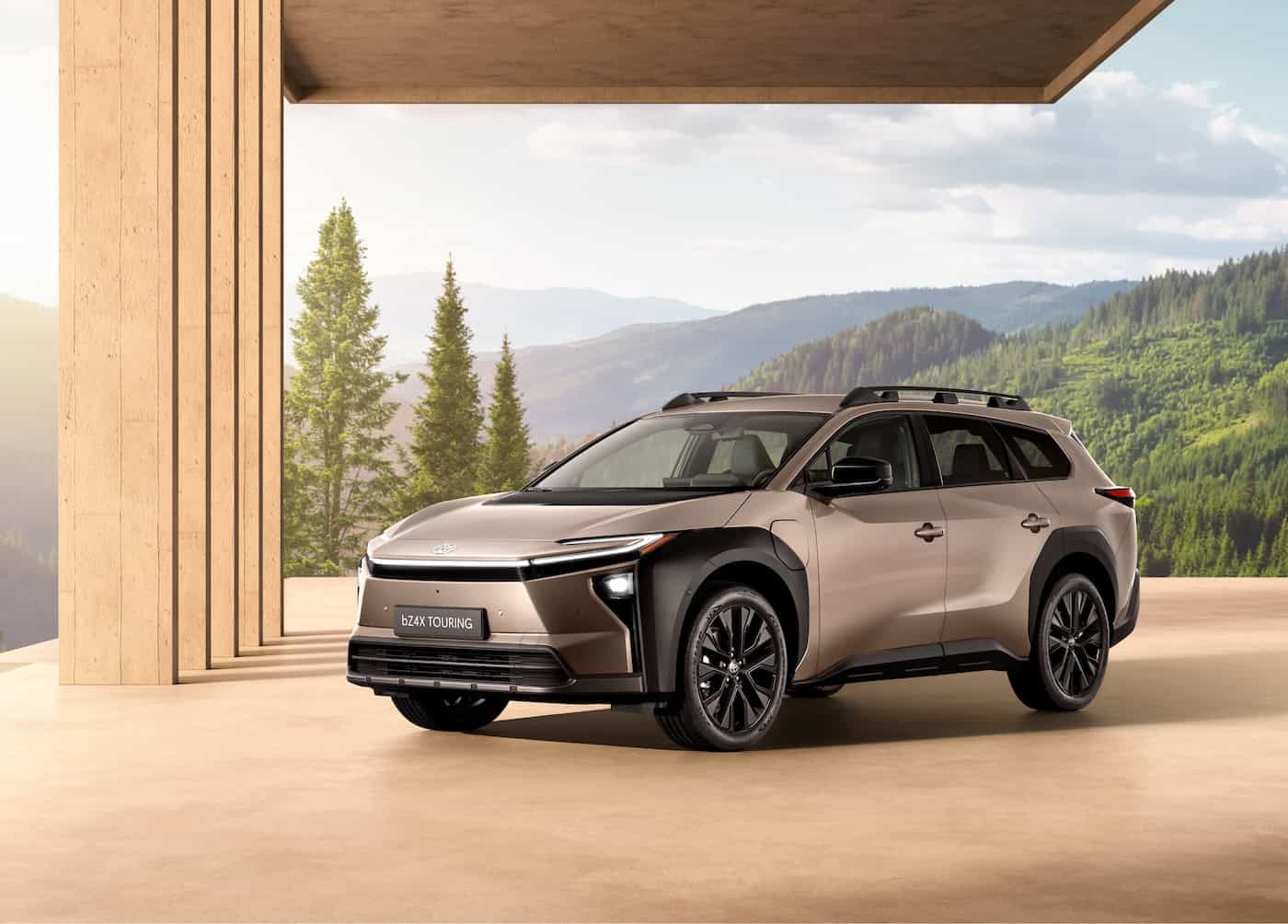 SUV toyota bZ4X touring - photo de la voiture vue de 3/4 face avant droite - mondial de l'auto 2026