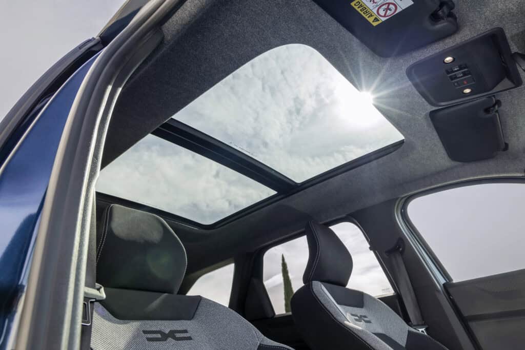 Mondial de l'Auto, Dacia Bigster, vue toit panoramique