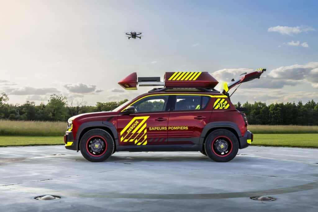 vision 4rescue - photo de la voiture vue de coté - vehicule d'intervention - renault 2025 - mondial de l'auto 2026