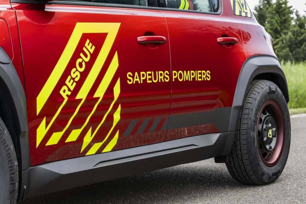 photo de la face coté de la voiture - renault 2025 - mondial de l'auto 2026